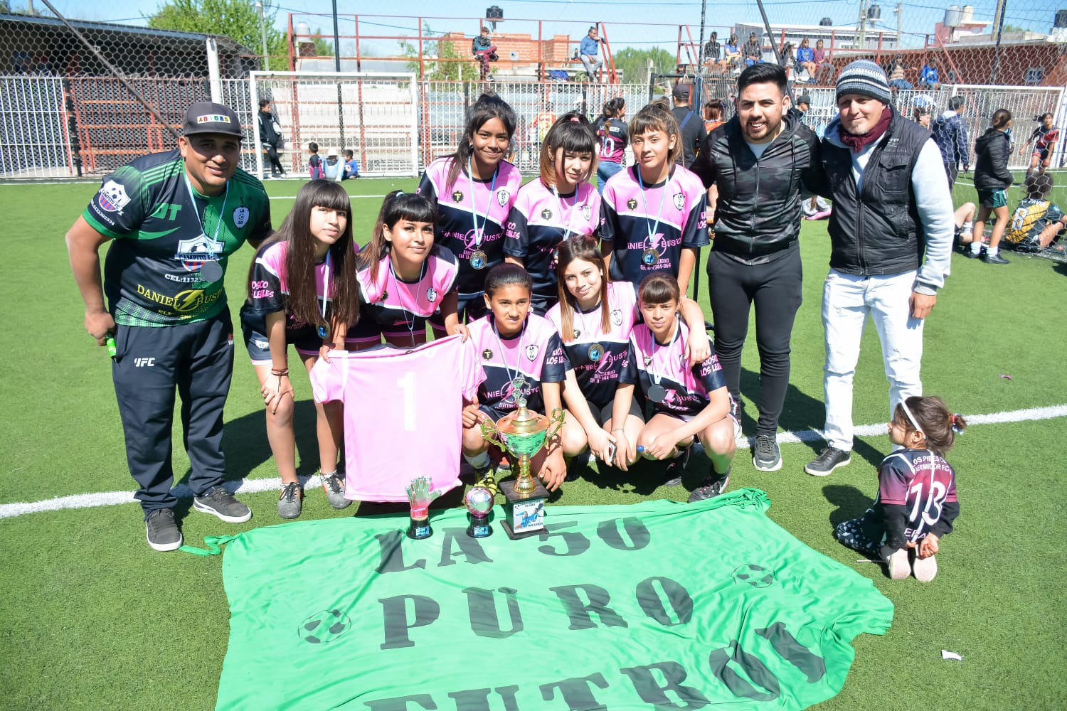 PREMIACIONES / El Municipio de Presidente Perón donó las premiaciones para el Torneo Sub 18 de Fútbol Femenino