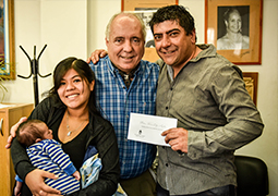 Importante entrega de becas y subsidios en Presidente Perón