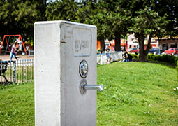 Se instalaron bebederos las plazas Díaz Vélez y Belisario Roldan