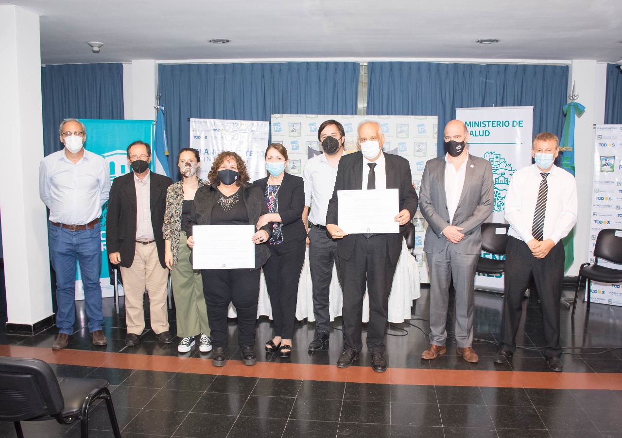 GESTIÓN/ La Intendente Cantero y el Ministro Kreplak entregaron diplomas de capacitación a directores de hospitales y una incubadora móvil para el Hospital Dra. Cecilia Grierson