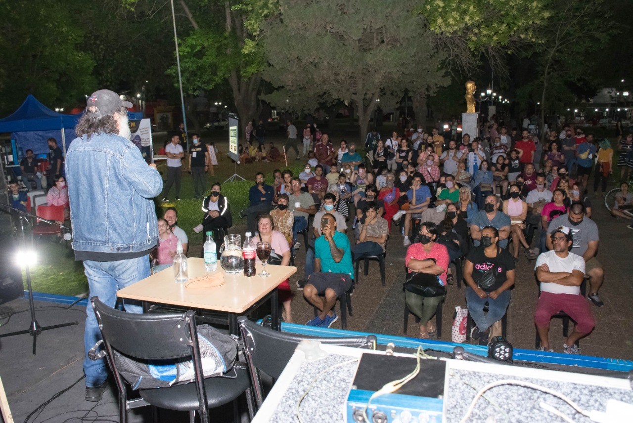 SE REALIZÓ LA PRIMERA FERIA MUNICIPAL DEL LIBRO DE PRESIDENTE PERÓN CON UNA AMPLIA OFERTA GRATUITA DE PROMOCIÓN DE LA PALABRA Y UNA MASIVA CONCURRENCIA