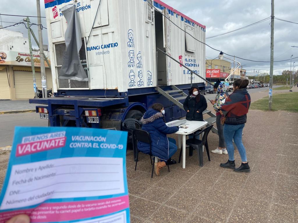 COVID 19/ El Municipio sumó el tráiler sanitario en la campaña de vacunación y centró la atención por los hisopados