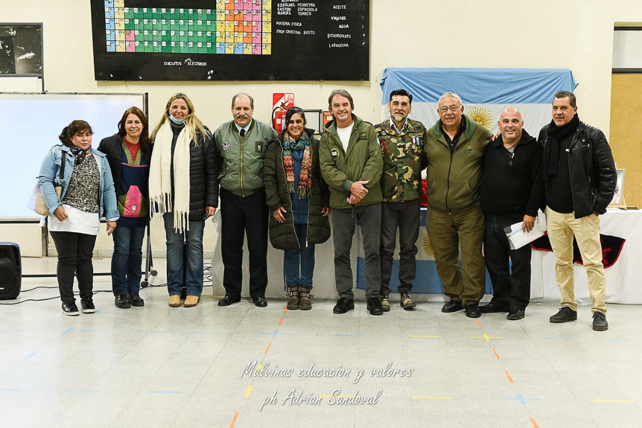 Secundaria Nº 3 //  Emotiva charla abierta y gratuita de ex combatientes sobre “Educación, Malvinas y Valores”
