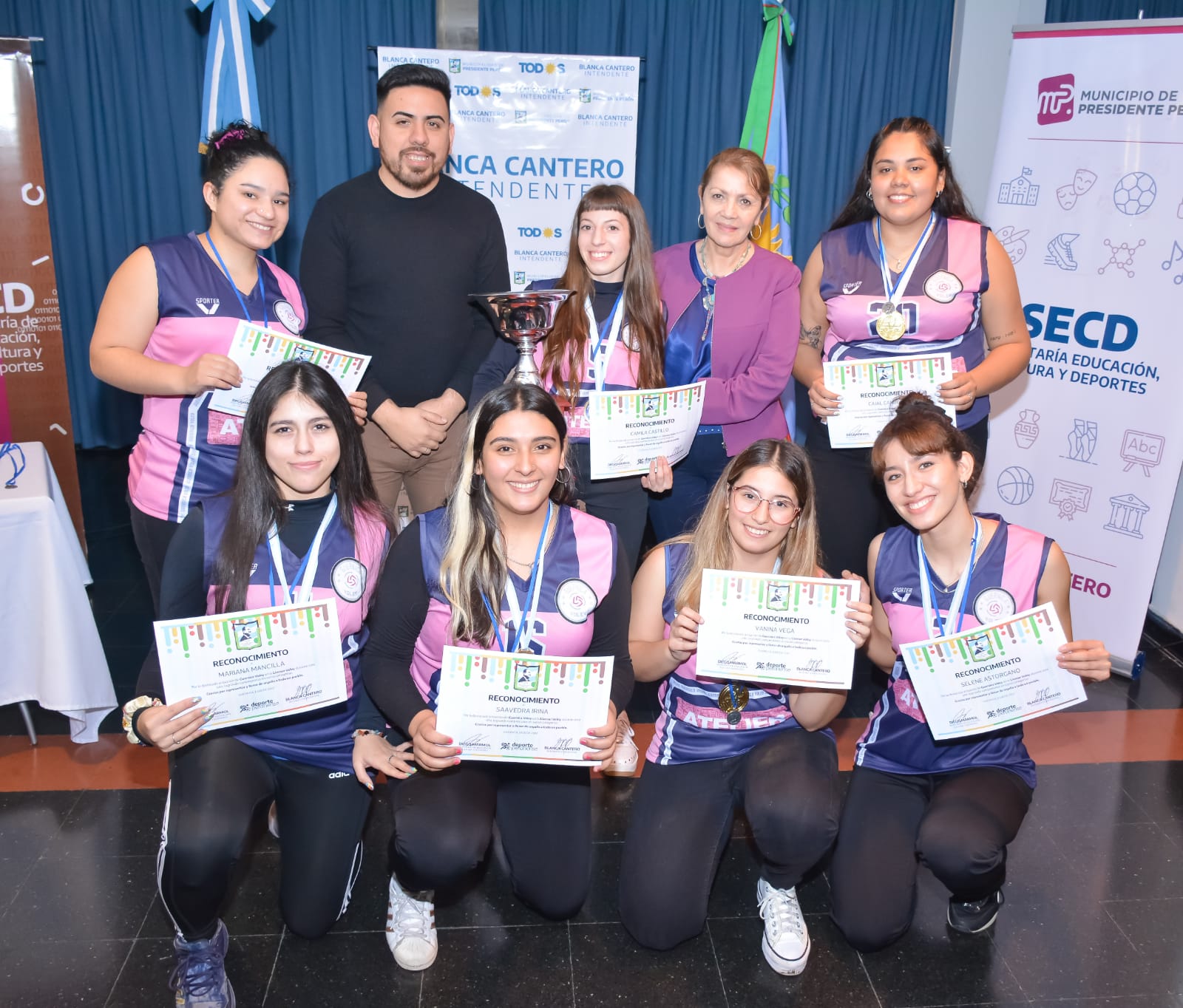 CICLO DE RECONOCIMIENTOS /  La intendente Cantero distinguió a Guernica Vóley, campeón en 4 categorías de la liga más importante de la región