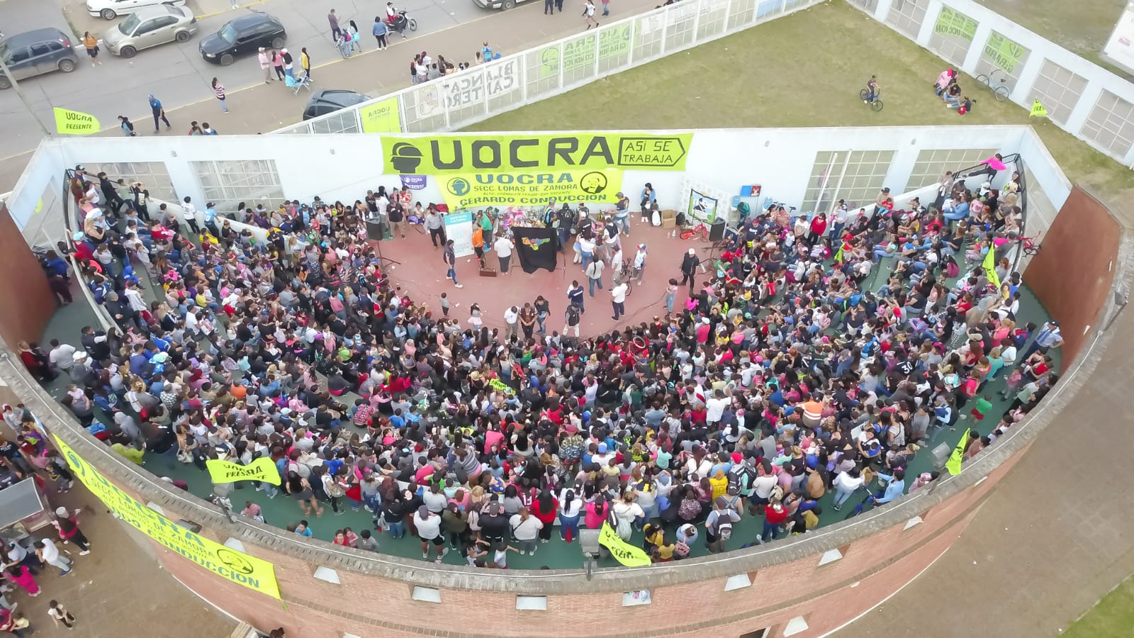 DÍA DE LA NIÑEZ / La Intendente Blanca Cantero participó de los festejos organizados por UOCRA Seccional Lomas de Zamora
