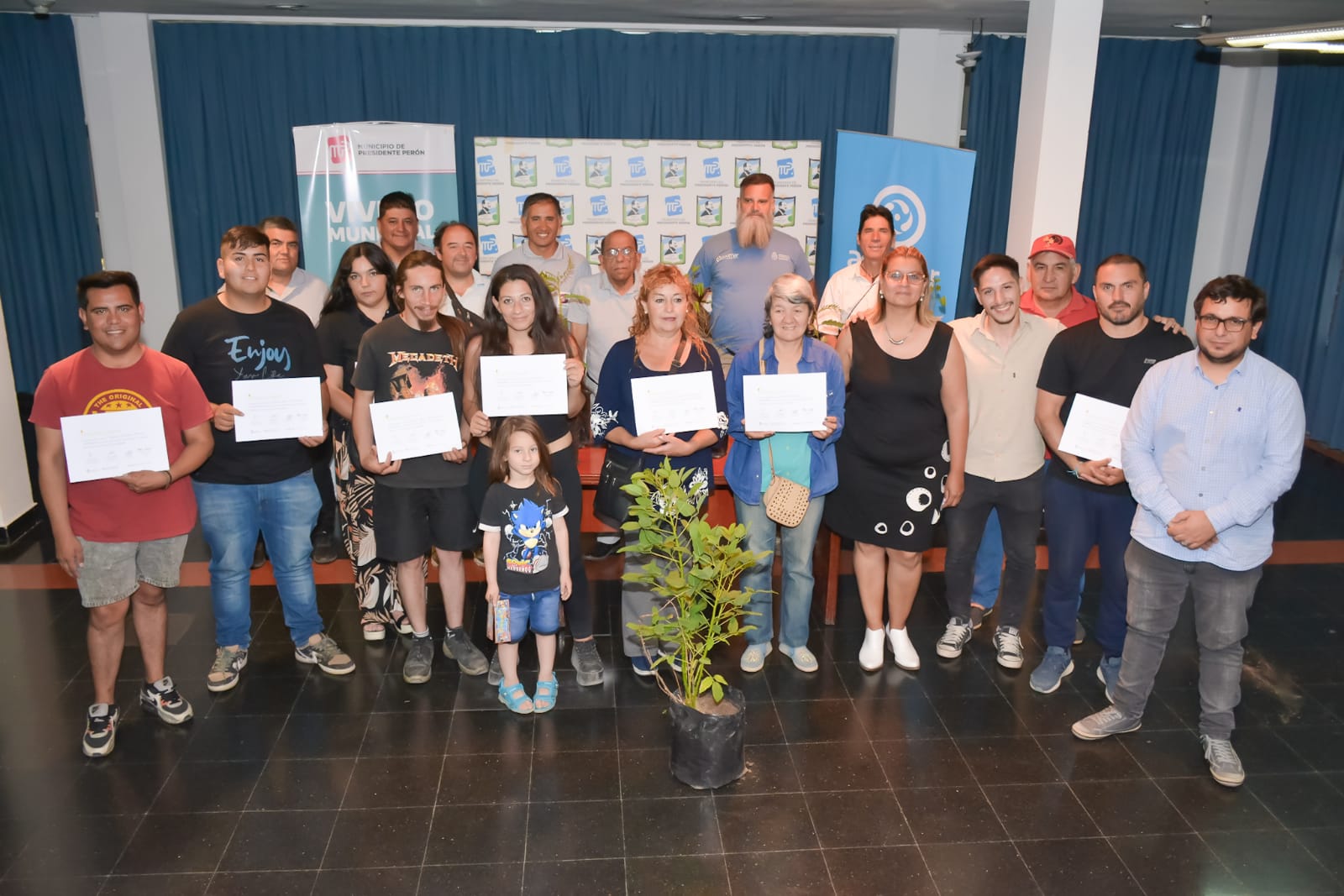 MEDIOAMBIENTE /  EL MUNICIPIO ENTREGÓ CERTIFICACIONES SOBRE CURSO DE FLORA NATIVA