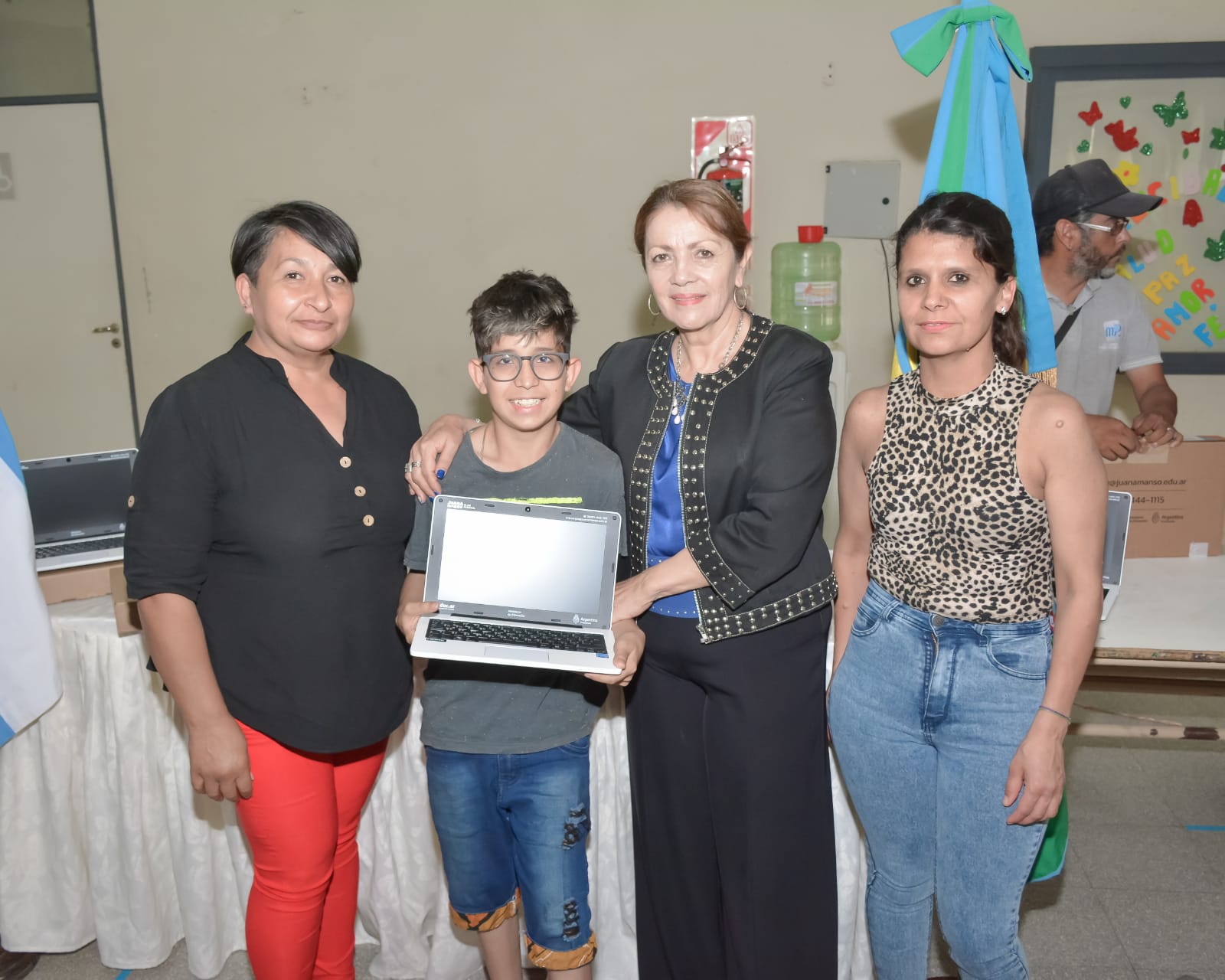 EDUCACIÓN / LA INTENDENTE BLANCA CANTERO ENTREGÓ MÁS NETBOOKS EN LA SECUNDARIA Nº 3