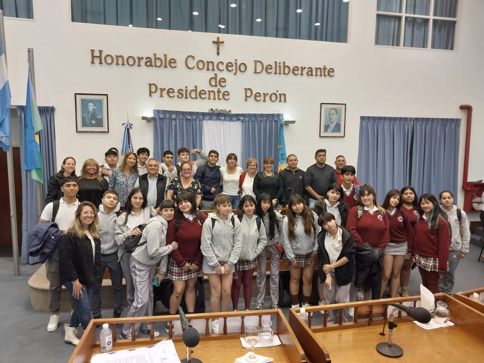 HCD / ESTUDIANTES DEL INSTITUTO ROSARIO VERA PEÑALOZA VISITARON EL CONCEJO DELIBERANTE DE PRESIDENTE PERÓN