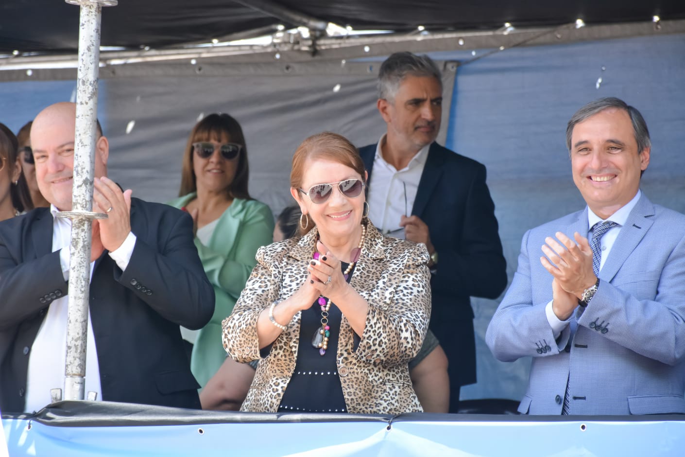 29º ANIVERSARIO / MILES DE PERONENSES FESTEJARON CON UN GRAN DESFILE CÍVICO Y SHOW ARTÍSTICO EL NUEVO ANIVERSARIO DE SU DISTRITO