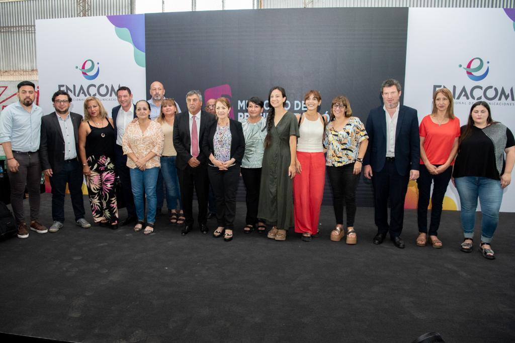 GESTIÓN / BLANCA CANTERO Y CLAUDIO AMBROSINI FIRMARON CONVENIO PARA LA ENTREGA GRATUITA DE MIL TABLETS EN PRESIDENTE PERÓN