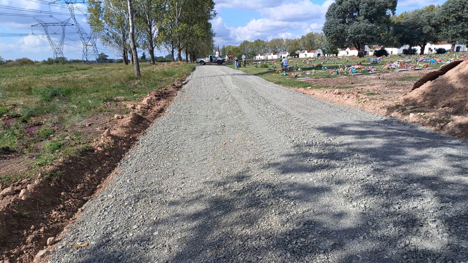 Servicios Públicos / EL MUNICIPIO MEJORÓ CALLE INTERNA DEL CEMENTERIO